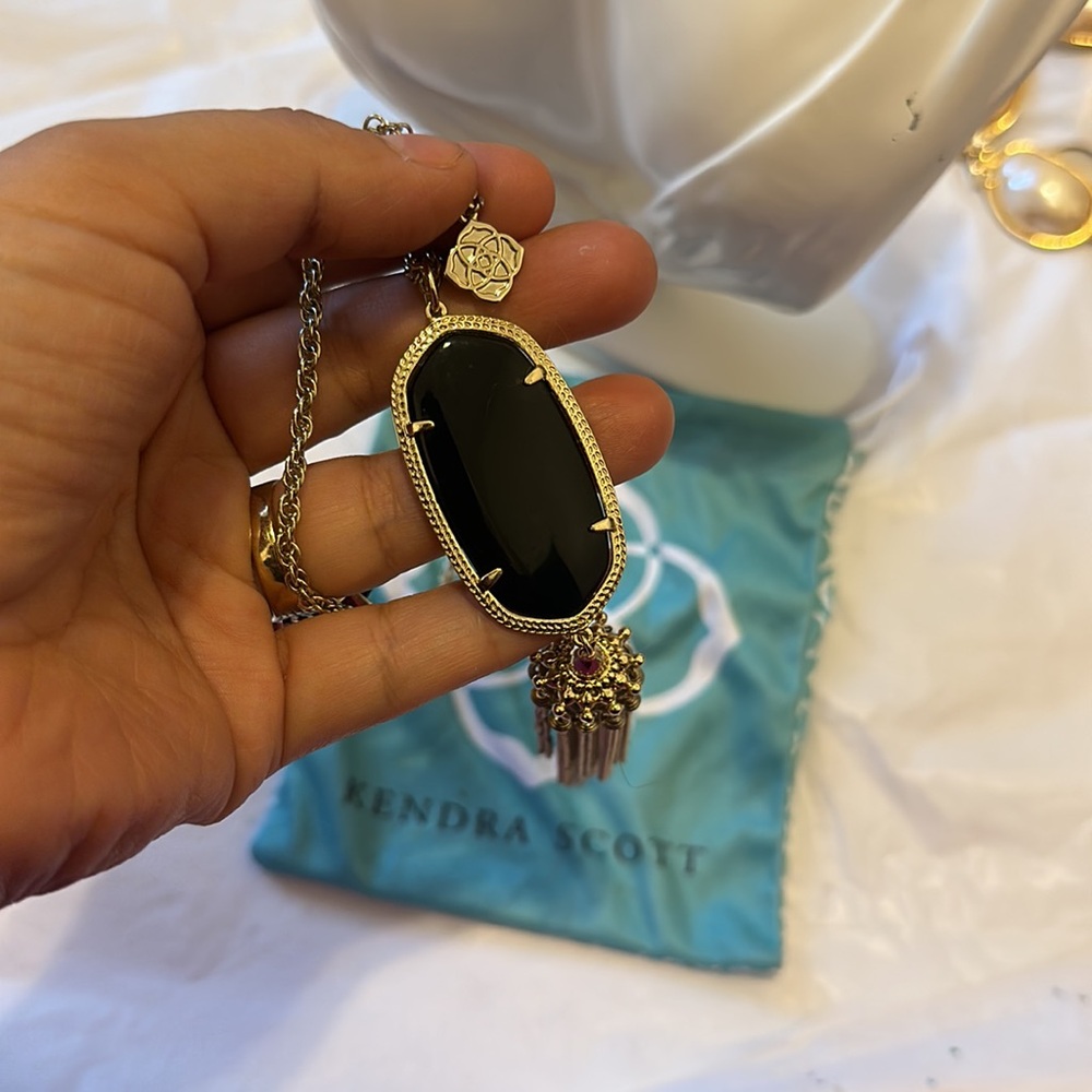 SOLD DONT PURCHACE!Kendra Scott big black stone necklace big